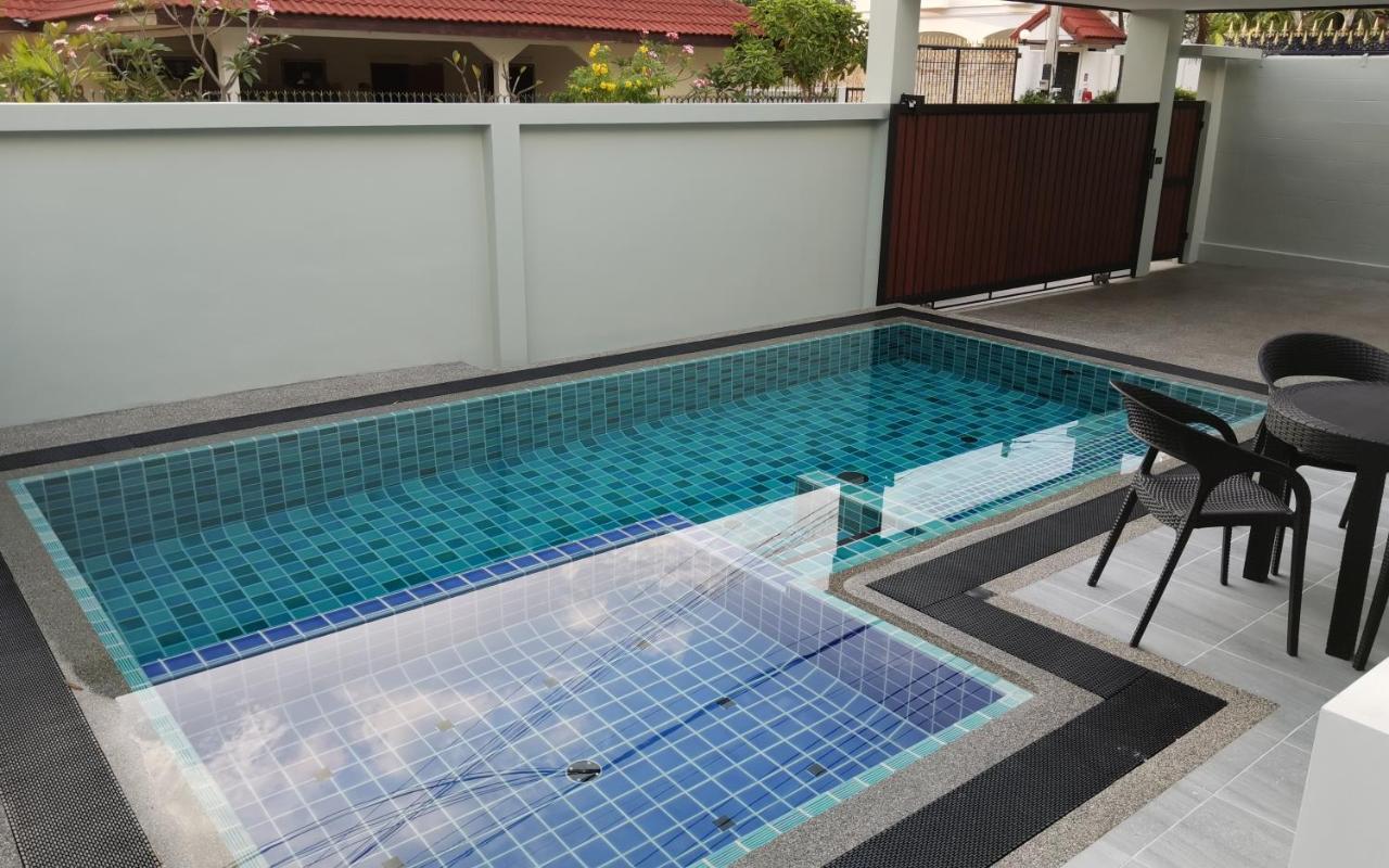 Private Pool Villa With Jacuzzi At Royal Park Village - Walk To The Beach - 6 People - Max 3 Males (Adults Only) Jomtien Beach Buitenkant foto