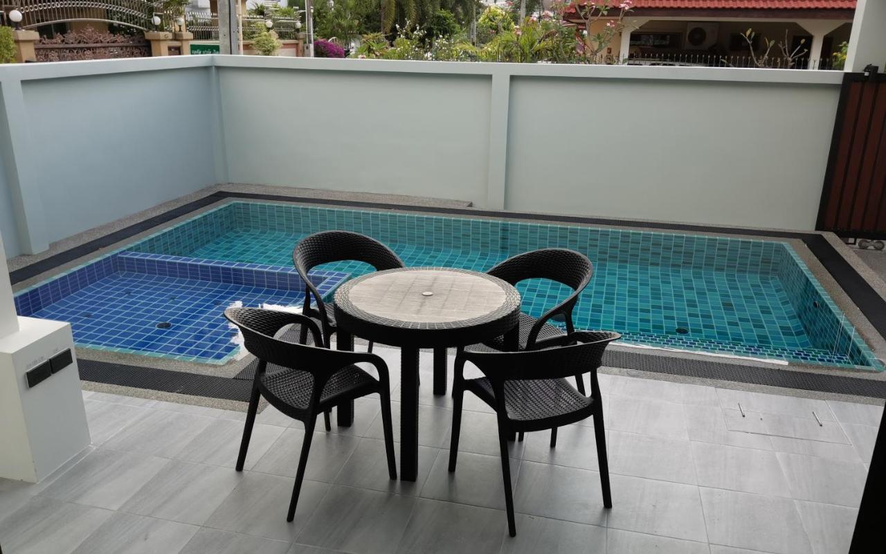 Private Pool Villa With Jacuzzi At Royal Park Village - Walk To The Beach - 6 People - Max 3 Males (Adults Only) Jomtien Beach Buitenkant foto